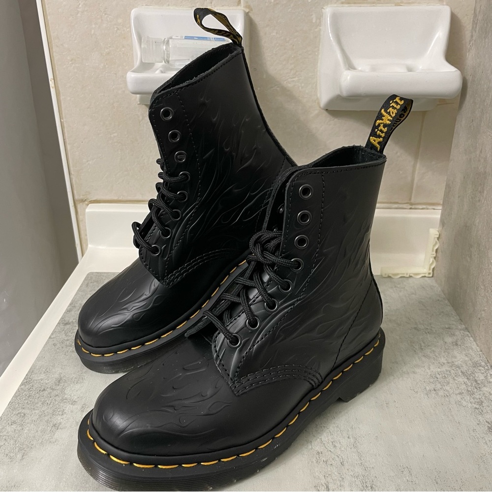 Brand New Dr Martens 1460 Flames Embossed Leather Lace Up Black Boots